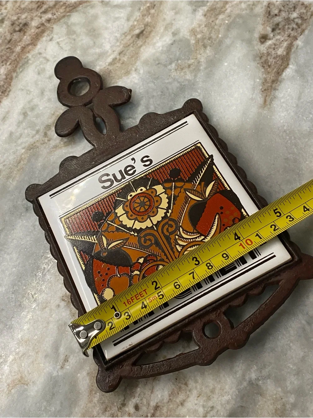 VTG 70s Sue’s Kitchen Cast Iron Ceramic Tile Trivet Wall Hanging